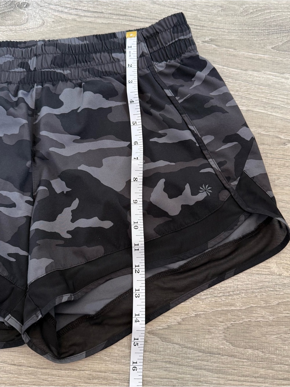 Athleta‎ Shorts - Printed Mesh Racer Run Short 4" - Picture 6 of 8